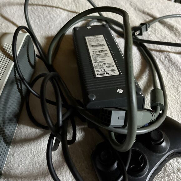 Microsoft Xbox 360 Lot 120GB White Console WiFi Extender Power Cord Controller - Picture 6 of 7